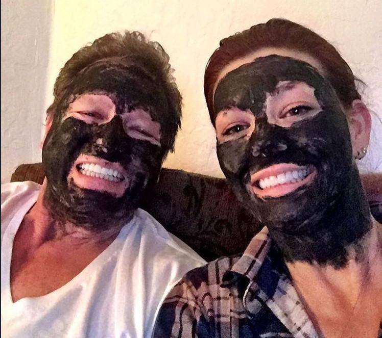 Organic Activated Charcoal Face Mask – Acne Detox Treatment